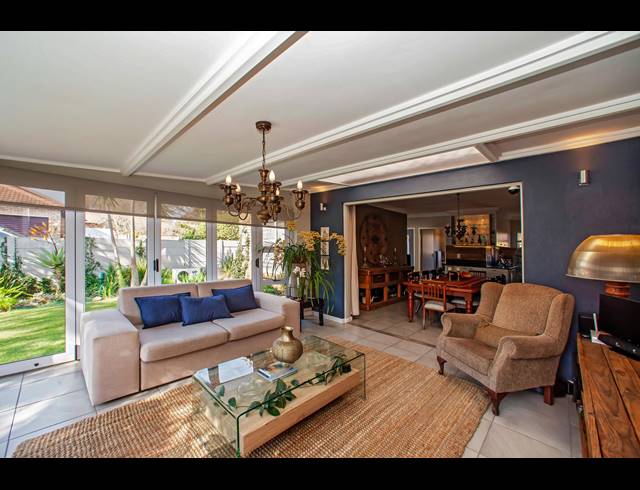 2 BEDROOM TOWNHOUSE FOR SALE IN RADIOKOP